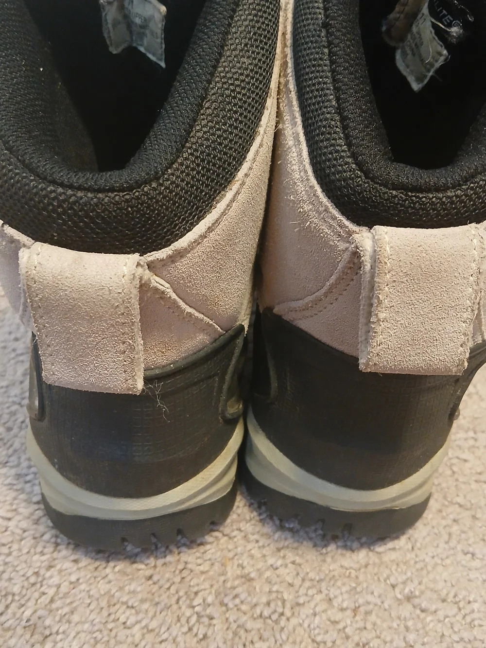 Polaris Thermolite hiking boots feature a gray suede upper with a blk rubber Sol